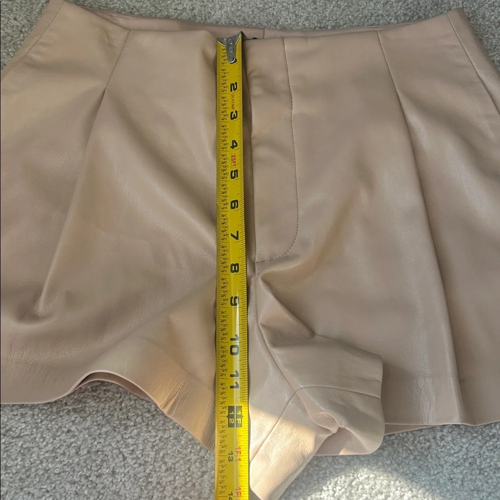 New Alice and Olivia Steffie faux leather shorts - Picture 10 of 16